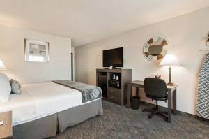 American Inn & Suites Metro Airport