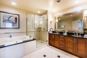 MGM 10719 Signature Strip View Studio