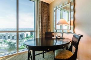 Stunning MGM Studio Strip View 16611