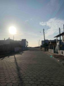 Casa nos fundos a 50 metros do mar!