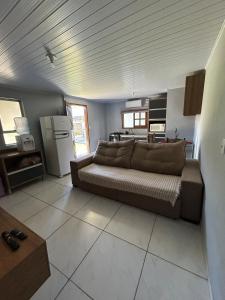 Casa nos fundos a 50 metros do mar!