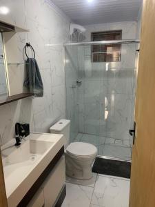 Casa nos fundos a 50 metros do mar!