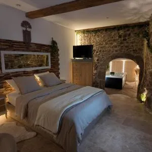 Love room chambre romantique avec Jacuzzi - Yzeron