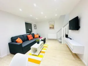 Gillingham Home with garage - Rainham