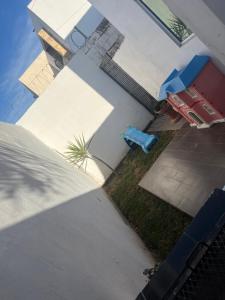 Exclusiva residencia privada con todas las comodidades para trabajar y para tu familia a 7 minutos de parques industriales 4 habitaciones