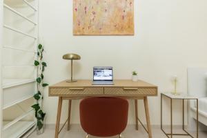 Hostly-The Happya Charme Suite