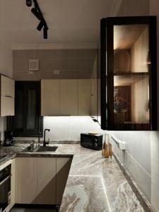 2BR Modern & Comfy Apartment in luxury neighbourhood