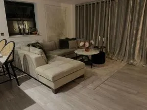 Flat to chill Adult Only - Harrow on the Hill