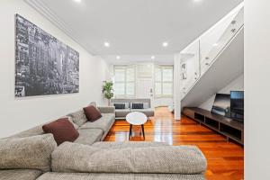 Stylish 3BR House with parking & ICC&Darling Harbour-8 mins walk