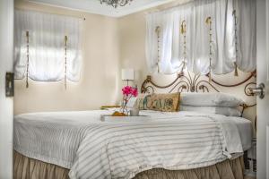 Beach Cottage with heated pool just off Siesta Key