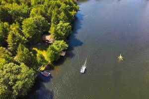 Rustic 3bd Lake Front Country Cottage - Mill River