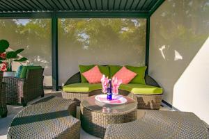 Beach Cottage with heated pool just off Siesta Key