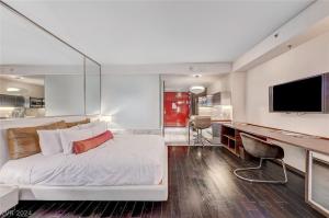 35th Floor Palms 35309 Balcony Access