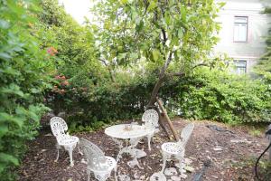 Quiet Prince Apartments