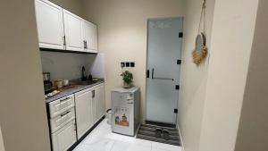 Modern Studio with Self-Entry in Malqa