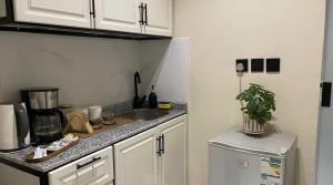 Modern Studio with Self-Entry in Malqa