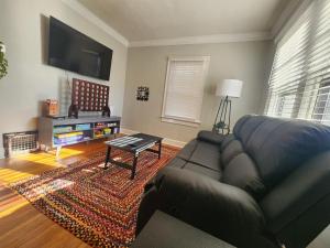 Katherines Cozy Bungalow!