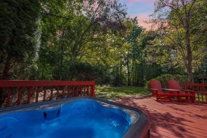 Hidden Hollow Cabin in the Smoky Mountains