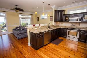 3BR Luxury Vacation Home - Unbeatable Location and View