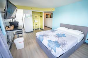 Waikiki Seaside Monarch Paradise Hotel Studio Near Waikiki - Mountain and City View - Full Kitchen