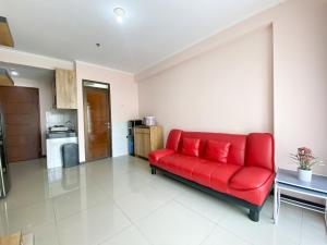 Minimalist 2BR with Pool View at Gateway Pasteur Apartment By Travelio