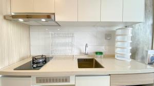 Warm and Homey Studio at Sky House Alam Sutera Apartment By Travelio