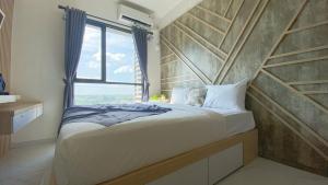 Warm and Homey Studio at Sky House Alam Sutera Apartment By Travelio