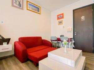 Good and Simply 1BR at Sudirman Suites Apartment By Travelio