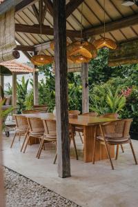 Tropical Villa Indah - Private Jungle Oasis with Pool & Views