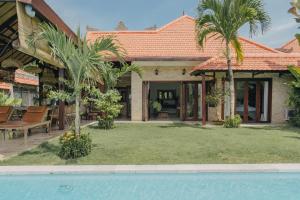 Tropical Villa Asmara - 400sqm Garden Oasis with large Pool and Scenic Views