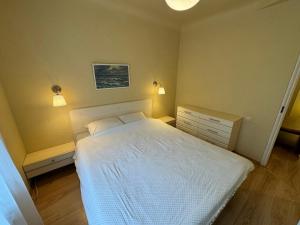 Sunny 2BR with Balcony - 70m2 - 200m Beach