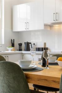 Hacienda at Henley - 2BR, Wi-Fi, Workspace