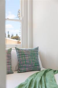 Hacienda at Henley - 2BR, Wi-Fi, Workspace