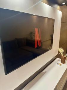 APÊ com Varanda Gourmet à poucos passos do MAR