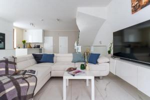 Exclusive townhouse Maciejki with garden and terrace near Warsaw