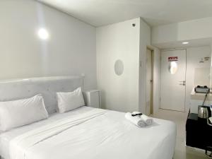 Cozy Living Studio Grand Sentraland Karawang Apartment By Travelio