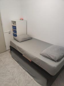 ótimo Apartamento Pitangueiras Guaruja bem localizado, 2qts wi-fi