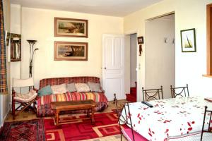 Maisons de vacances Maison avec jardin a Itteville et vue sur le jardin : photos des chambres