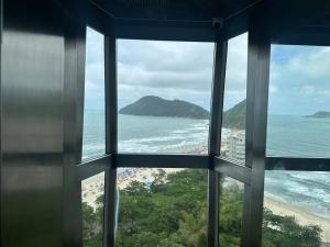 Apto alto padrão na Praia do Tombo