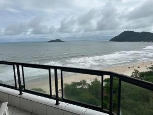 Apto alto padrão na Praia do Tombo