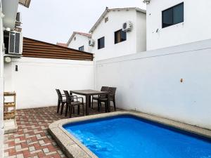 Casa de 3 dormitorios, piscina privada, parqueo free