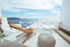 Blu Bianco Cave House