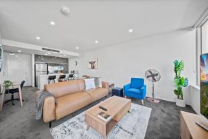 Stylish 1-Bed Retreat Steps from Foreshore