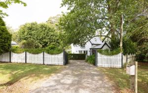 Exclusive Luxury Designer Cottage Estate for 10 - Peaceful Retreat Just 8 Minutes from Maleny