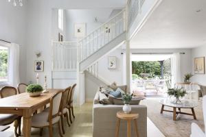 Exclusive Luxury Designer Cottage Estate for 10 - Peaceful Retreat Just 8 Minutes from Maleny