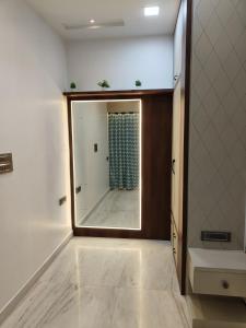 Luxurious 2 BHK Apartment - Home away from Home !