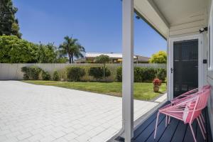 Bright and Spacious 2-Bed Thornlie Family Home