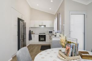 Bright and Spacious 2-Bed Thornlie Family Home