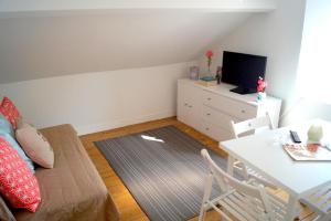 Lisbon Apartment Bairro Alto - Bica 4