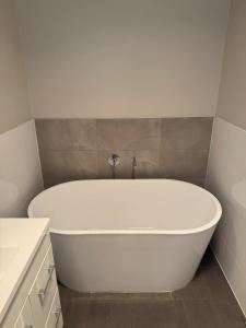 1920s Local Heritage Character home Rangatira 3 bedroom, 2 living room family home